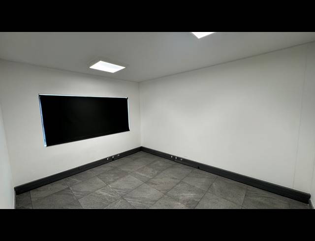 501M² WAREHOUSE TO LET IN LONGLAKE